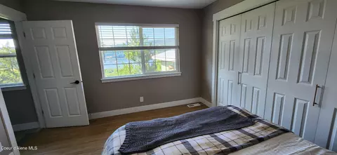 Bedroom - 282 E Park Ave, Harrison, ID 83833 photo 3 of 4