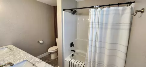 Bath - 282 E Park Ave, Harrison, ID 83833 photo 3 of 10