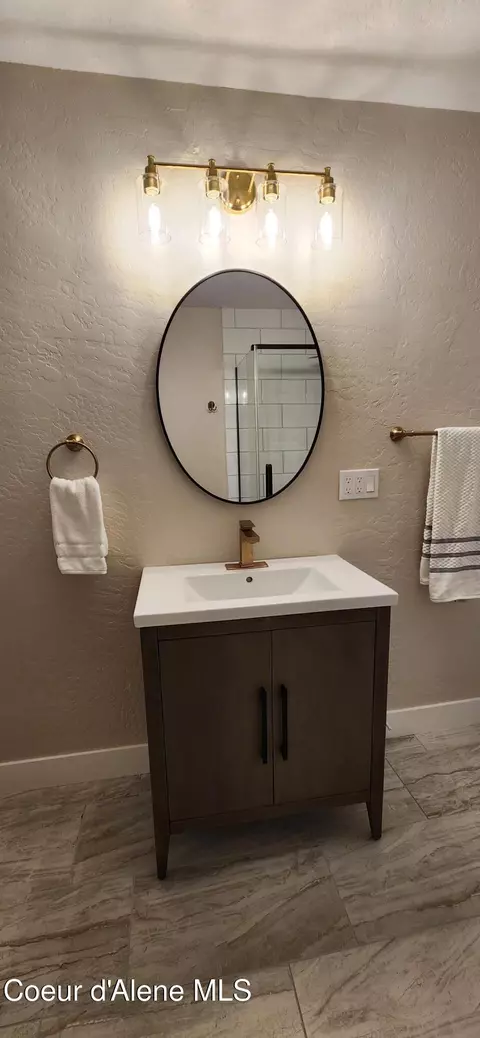 Bath - 282 E Park Ave, Harrison, ID 83833 photo 10 of 10