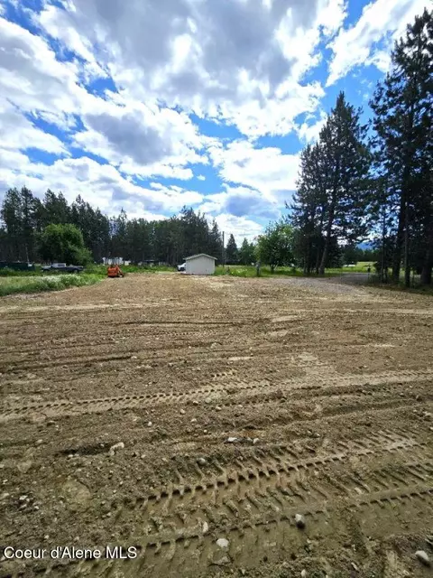 211 Davis Rd, Sagle, ID 83860 photo 2