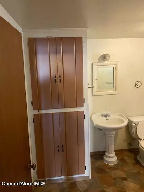 Bath - 521 N Chestnut St, Kellogg, ID 83837 photo 3 of 4