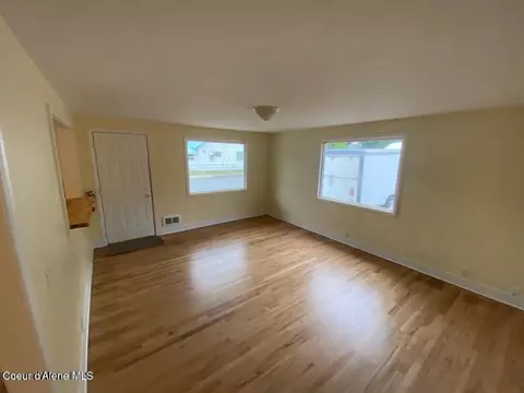 Living - 521 N Chestnut St, Kellogg, ID 83837 photo 2 of 6
