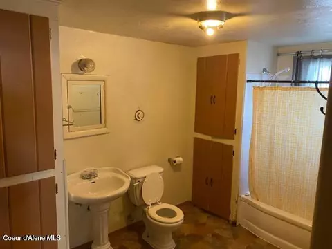 Bath - 521 N Chestnut St, Kellogg, ID 83837 photo 4 of 4
