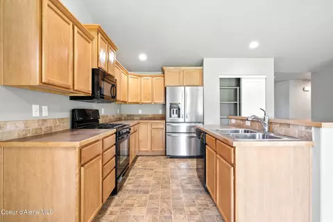Kitchen - 1254 E Bogie Dr, Post Falls, ID 83854 photo 2 of 4