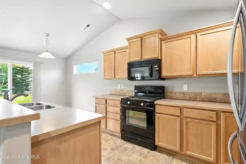 Kitchen - 1254 E Bogie Dr, Post Falls, ID 83854 photo 3 of 4