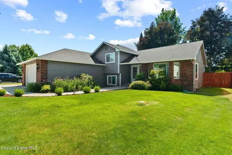 8553 N Cloverleaf Dr, Hayden, ID 83835