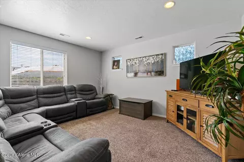 838 W Jenicek Loop, Post Falls, ID 83854 photo 4