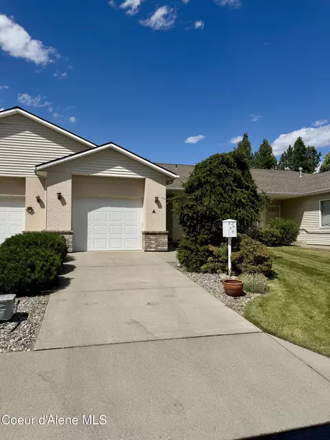 945 W Woodlawn Dr, Hayden, ID 83835