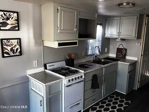 Kitchen - 982 N Labelle Loop, Post Falls, ID 83854 photo 3 of 3