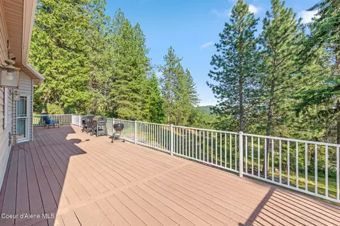 Exterior - 14802 N Mobbs Rd, Hauser, ID 83854 photo 3 of 9