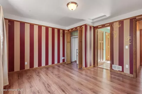 Bedroom - 14802 N Mobbs Rd, Hauser, ID 83854 photo 4 of 7