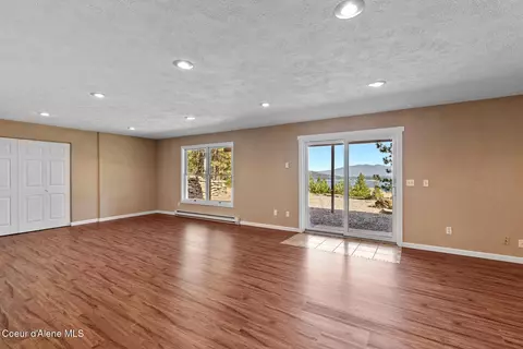 Living - 14802 N Mobbs Rd, Hauser, ID 83854 photo 5 of 6