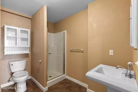 Bath - 14802 N Mobbs Rd, Hauser, ID 83854 photo 7 of 7