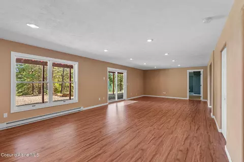 Living - 14802 N Mobbs Rd, Hauser, ID 83854 photo 6 of 6