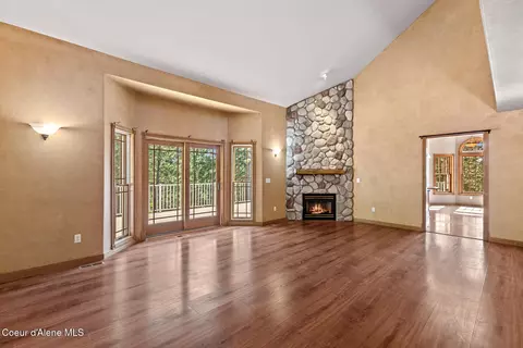 Living - 14802 N Mobbs Rd, Hauser, ID 83854 photo 2 of 6