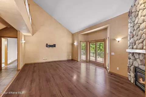 Living - 14802 N Mobbs Rd, Hauser, ID 83854 photo 3 of 6