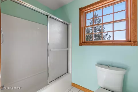Bath - 14802 N Mobbs Rd, Hauser, ID 83854 photo 6 of 7