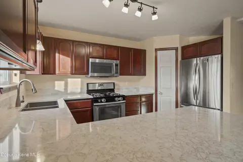 Kitchen - 2444 N Sparrow Loop, Post Falls, ID 83854 photo 2 of 3