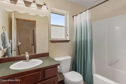 Bath - 2444 N Sparrow Loop, Post Falls, ID 83854 photo 2 of 2