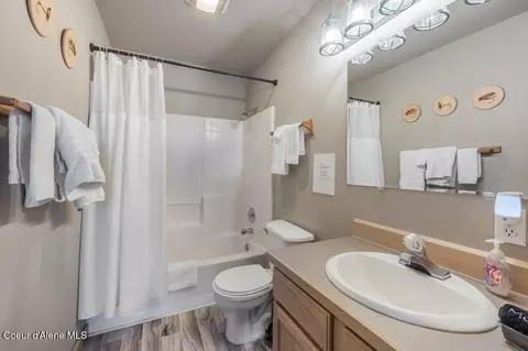 Bath - 408 2nd St, Kellogg, ID 83837 photo 2 of 3