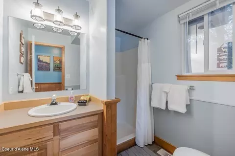 Bath - 408 2nd St, Kellogg, ID 83837 photo 1 of 3