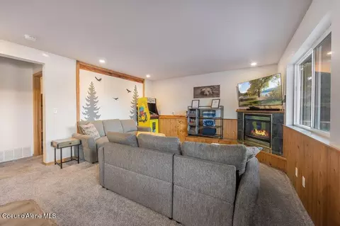 Living - 408 2nd St, Kellogg, ID 83837 photo 8 of 8