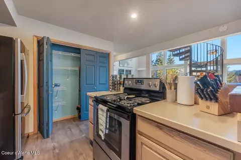 Kitchen - 408 2nd St, Kellogg, ID 83837 photo 4 of 5