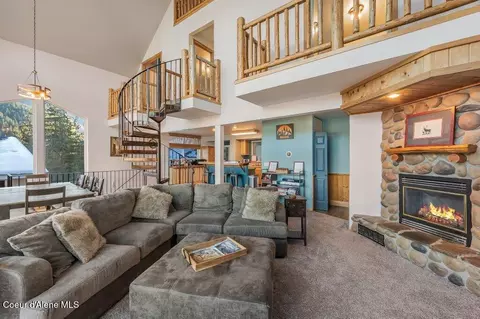 Living - 408 2nd St, Kellogg, ID 83837 photo 4 of 8