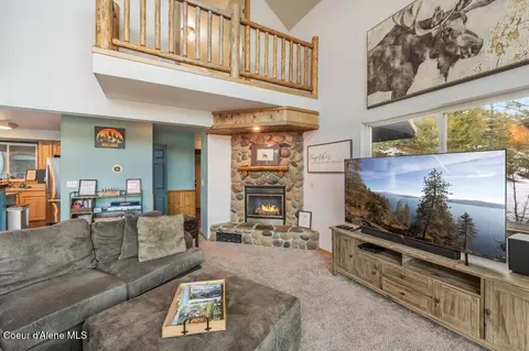 Living - 408 2nd St, Kellogg, ID 83837 photo 3 of 8