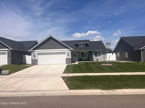 6171 W Bowmore Ln, Rathdrum, ID 83858