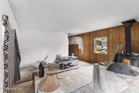 Living - 105 E 1st Ave, Clark Fork, ID 83811 photo 1 of 2