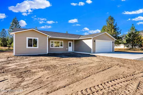 26 Pomelo Pl, Moyie Springs, ID 83845
