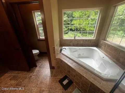 Bath - 100 Springfield Way, Sagle, ID 83860 photo 2 of 5