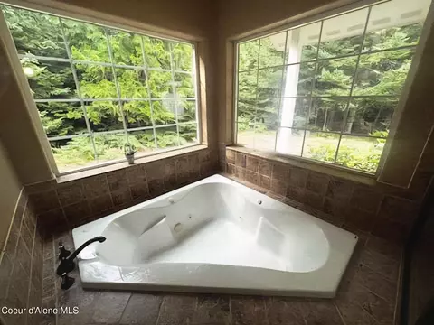 Bath - 100 Springfield Way, Sagle, ID 83860 photo 3 of 5