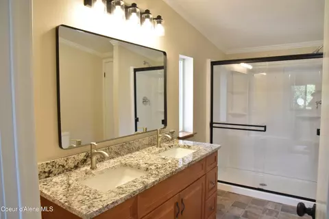 Bath - 1220 Cooper Rd, Plummer, ID 83851 photo 1 of 2