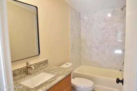 Bath - 1220 Cooper Rd, Plummer, ID 83851 photo 2 of 2
