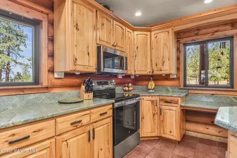 Kitchen - 1979 E Falcon Crest Rd, Harrison, ID 83833 photo 3 of 8