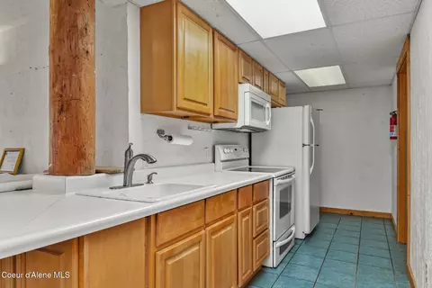 Kitchen - 1979 E Falcon Crest Rd, Harrison, ID 83833 photo 8 of 8