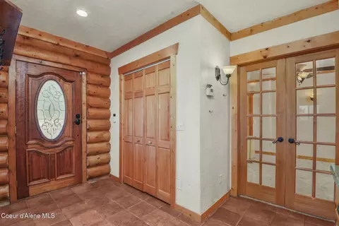 Entry Way - 1979 E Falcon Crest Rd, Harrison, ID 83833 photo 1 of 4