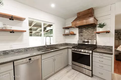 Kitchen - 4075 Evergreen Dr, Post Falls, ID 83854 photo 3 of 4
