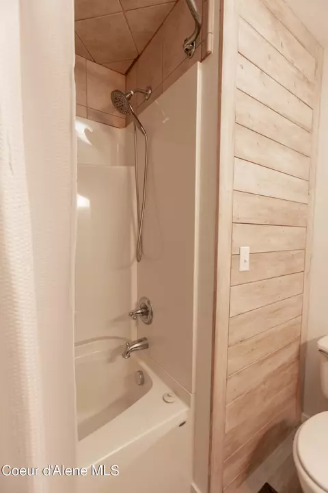 Bath - 4075 Evergreen Dr, Post Falls, ID 83854 photo 3 of 5