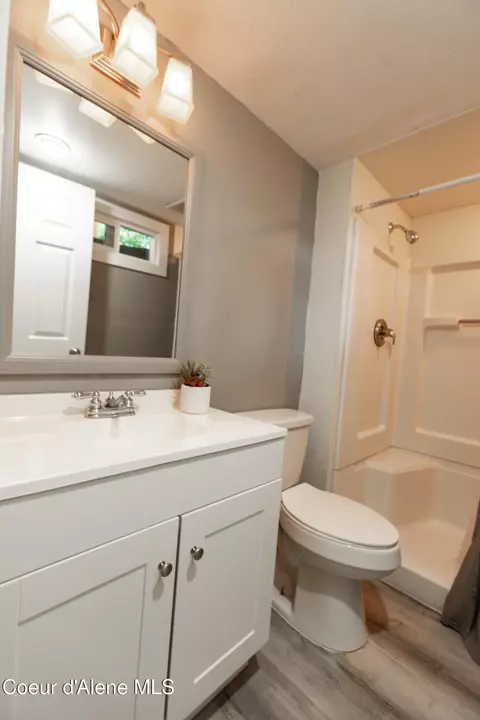 Bath - 4075 Evergreen Dr, Post Falls, ID 83854 photo 4 of 5