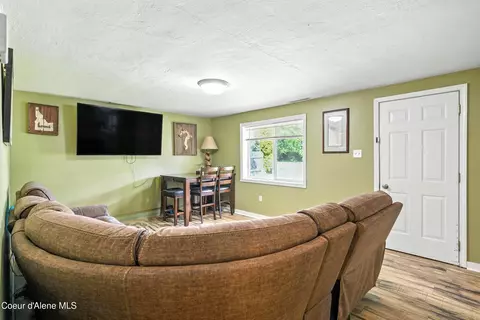 Living - 1523 Main St, Sandpoint, ID 83864 photo 4 of 4