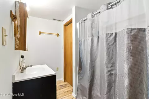 Bath - 1523 Main St, Sandpoint, ID 83864 photo 1 of 2
