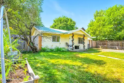 Exterior - 1523 Main St, Sandpoint, ID 83864 photo 2 of 7