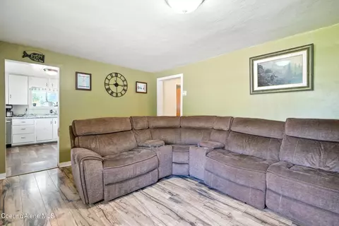 Living - 1523 Main St, Sandpoint, ID 83864 photo 3 of 4