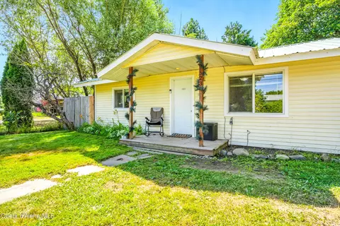Exterior - 1523 Main St, Sandpoint, ID 83864 photo 1 of 7