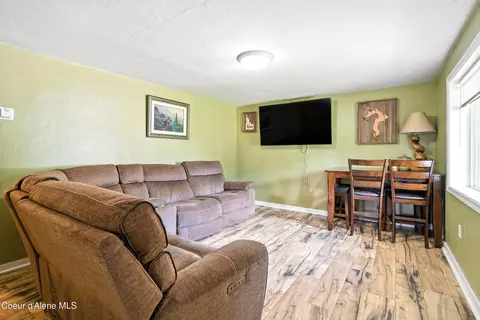 Living - 1523 Main St, Sandpoint, ID 83864 photo 1 of 4