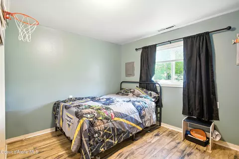 Bedroom - 1523 Main St, Sandpoint, ID 83864 photo 4 of 5