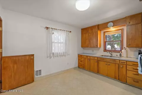 211 E 7th Ave, Post Falls, ID 83854 photo 14